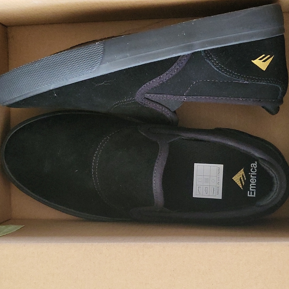 Emerica. Boys slip ons